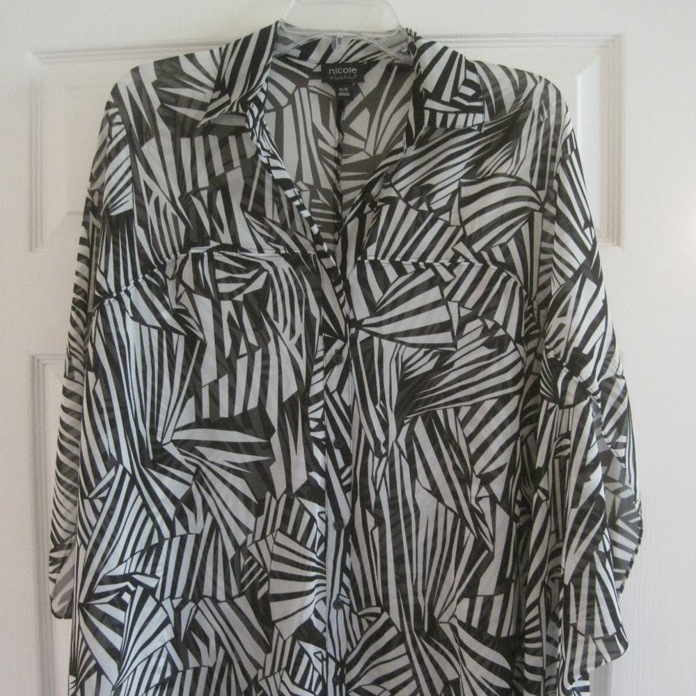 NICOLE BY NICOLE MILLER BLACK AND WHITE ZEBRA PATTERN TOP MEDIUM $58.00